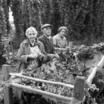 1520427035-1520243617-DE4764 Hop Pickers Jones Family 24 9 1962