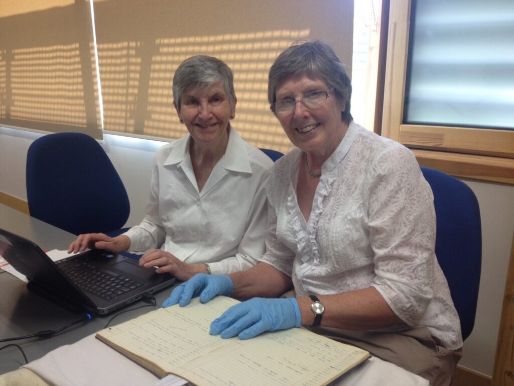 1534955425-Volunteers with log-books